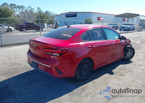 2021 Kia Rio S z USA, uszkodzony, nr VIN 3KPA24AD8ME385618
